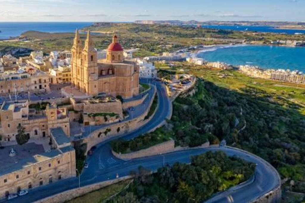 Seaside Serenity - A Lovely Apartment With Views Mellieħa Buitenkant foto