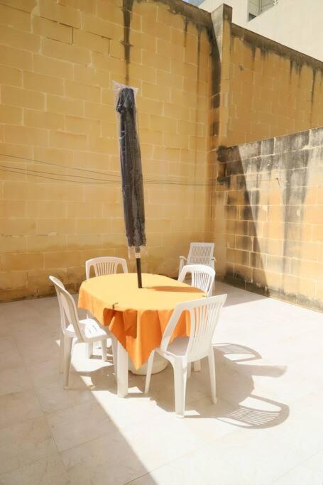 Seaside Serenity - A Lovely Apartment With Views Mellieħa Buitenkant foto